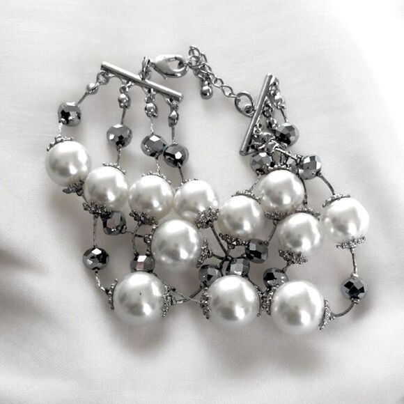 Vintage Four-Strand Floating Pearl Bracelet - Picture 2 of 9